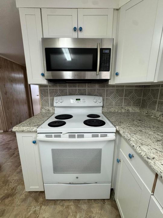 For Sale: $34,900 (2 beds, 2 baths, 1400 Square Feet)