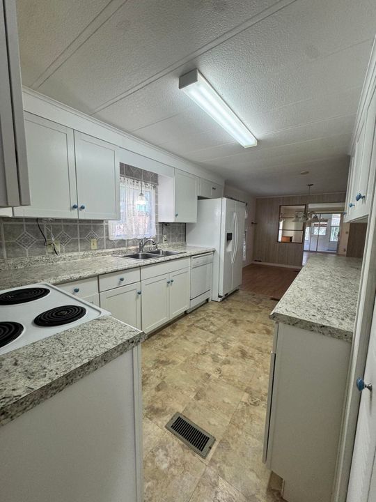 For Sale: $34,900 (2 beds, 2 baths, 1400 Square Feet)