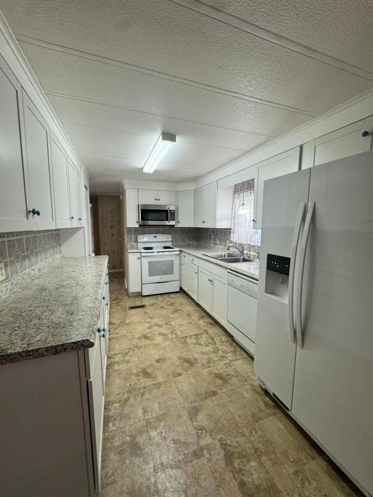 For Sale: $34,900 (2 beds, 2 baths, 1400 Square Feet)