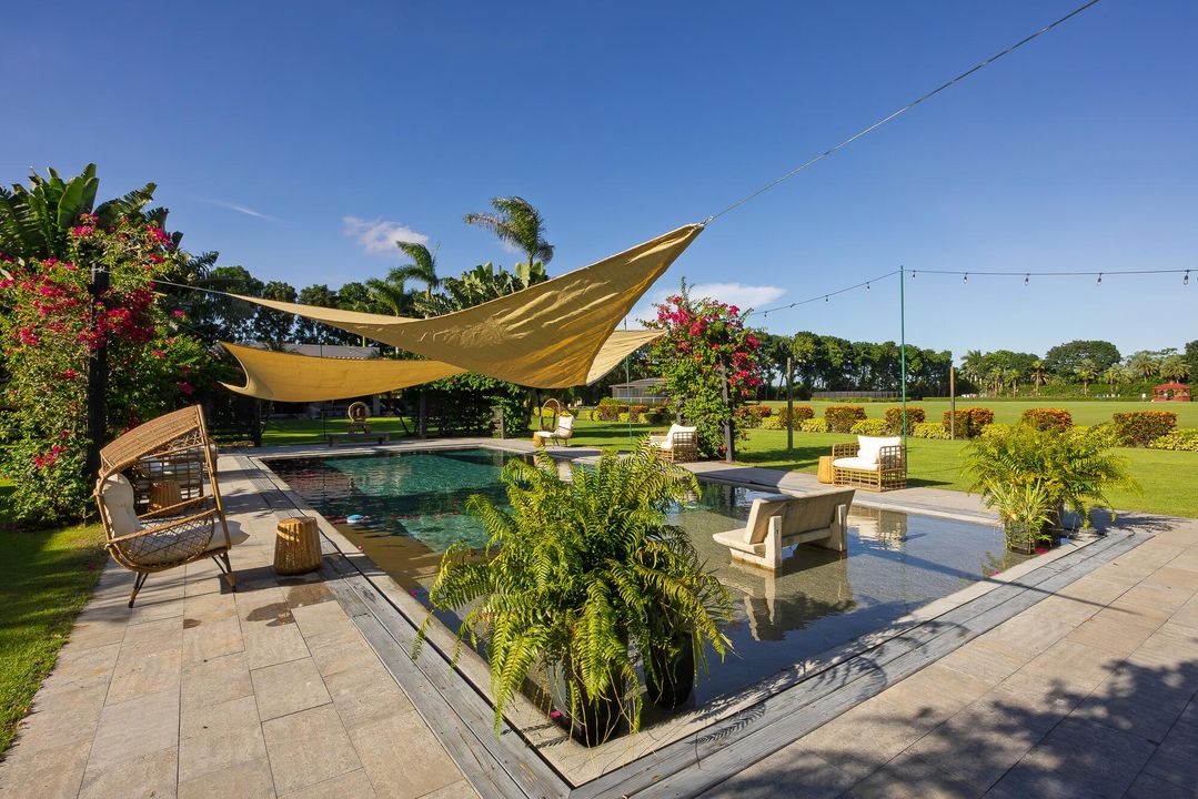 出租: $15,000 (5 贝兹, 6 浴室, 4660 平方英尺)