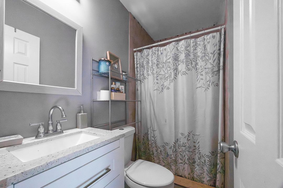 出租: $15,000 (5 贝兹, 6 浴室, 4660 平方英尺)