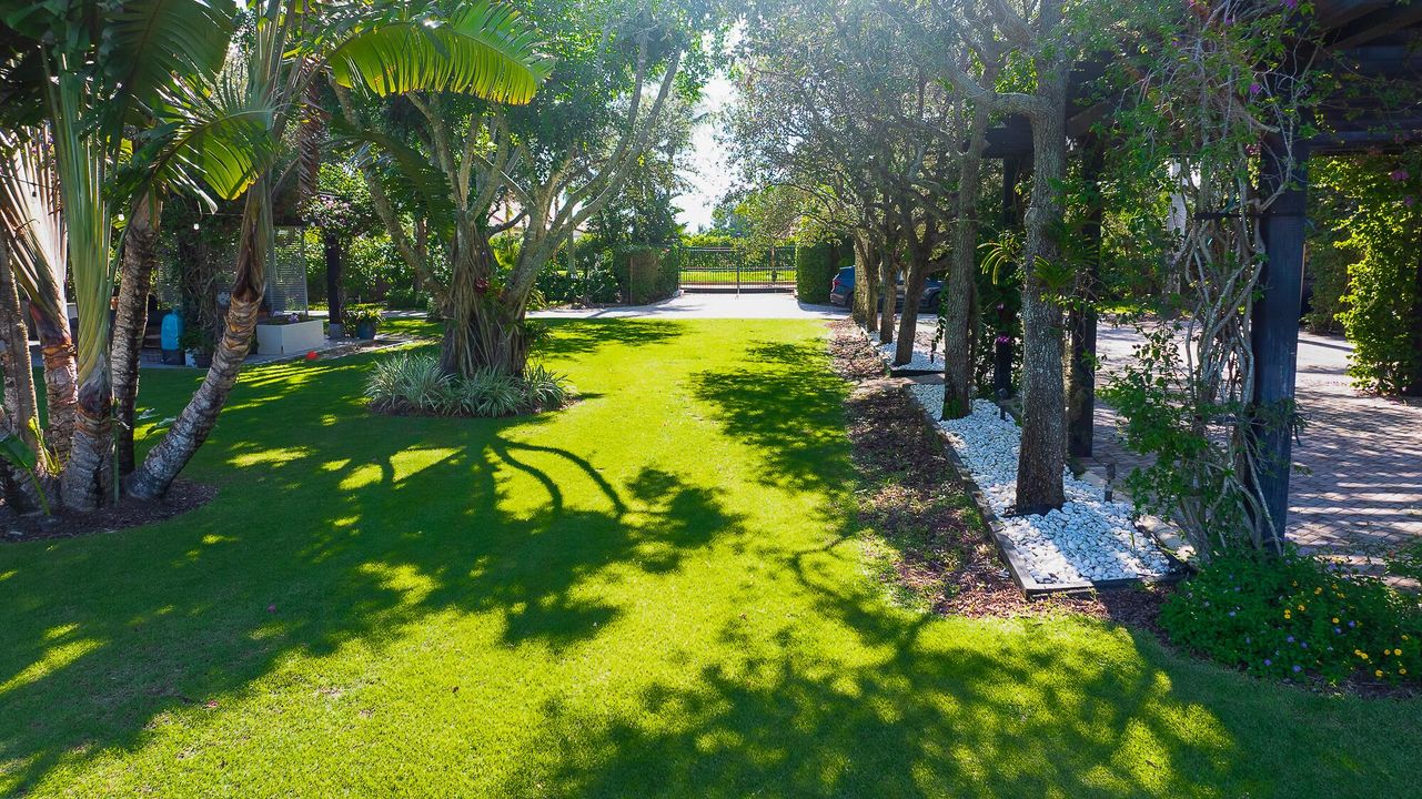 出租: $15,000 (5 贝兹, 6 浴室, 4660 平方英尺)