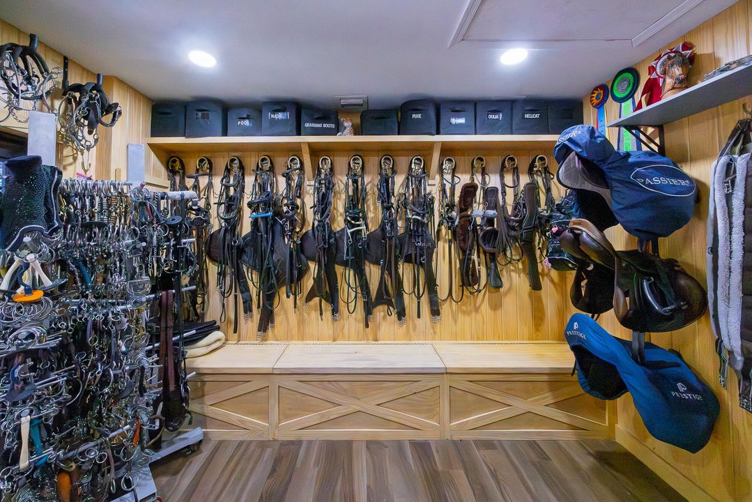 出租: $15,000 (5 贝兹, 6 浴室, 4660 平方英尺)