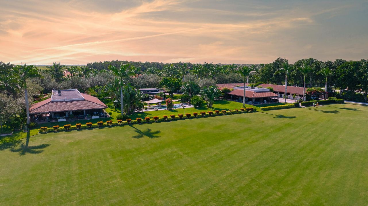 出租: $15,000 (5 贝兹, 6 浴室, 4660 平方英尺)