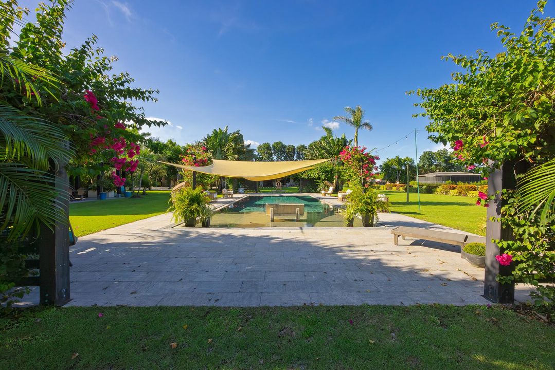 出租: $15,000 (5 贝兹, 6 浴室, 4660 平方英尺)