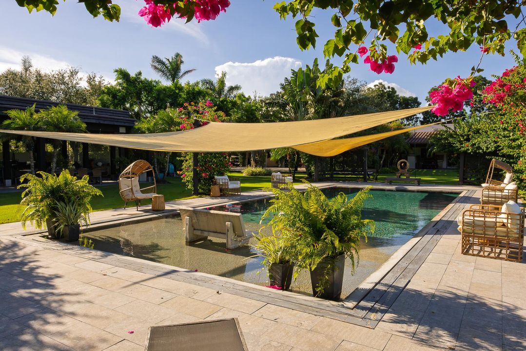 出租: $15,000 (5 贝兹, 6 浴室, 4660 平方英尺)