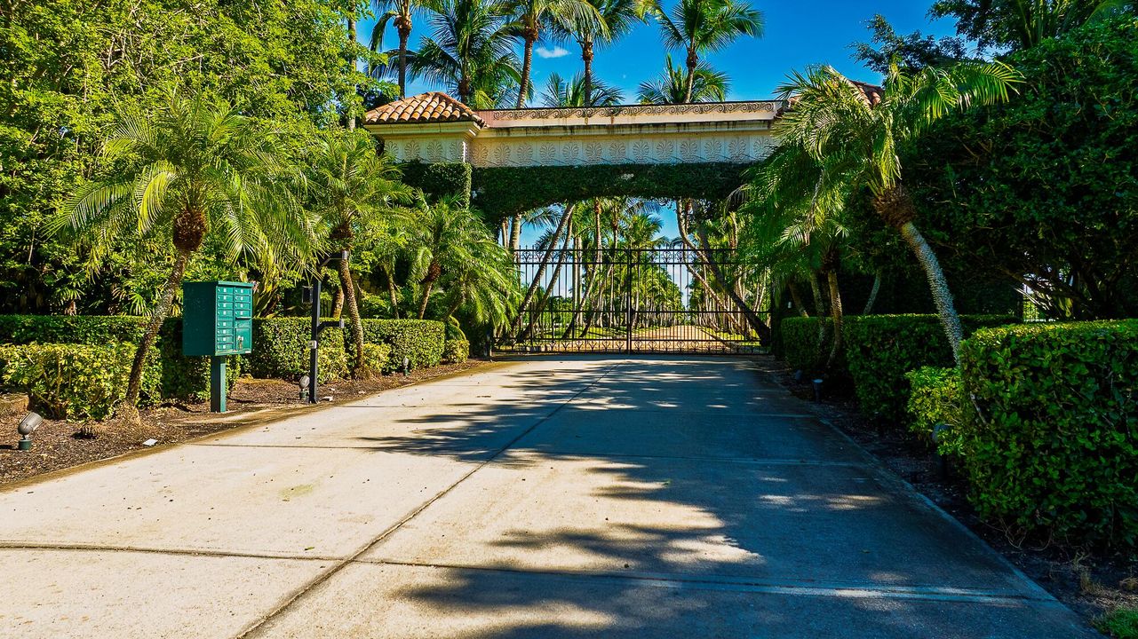 出租: $15,000 (5 贝兹, 6 浴室, 4660 平方英尺)