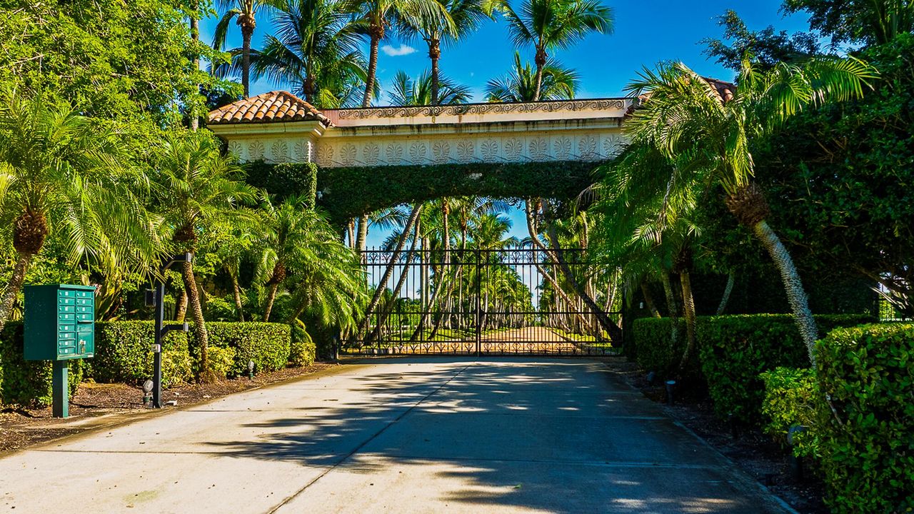 出租: $15,000 (5 贝兹, 6 浴室, 4660 平方英尺)