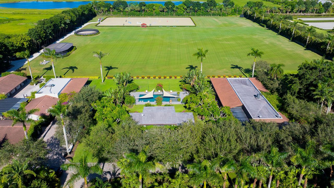 出租: $15,000 (5 贝兹, 6 浴室, 4660 平方英尺)