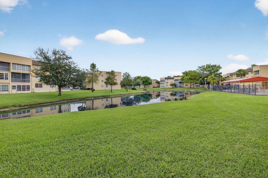 Active With Contract: $99,000 (2 beds, 2 baths, 880 Square Feet)