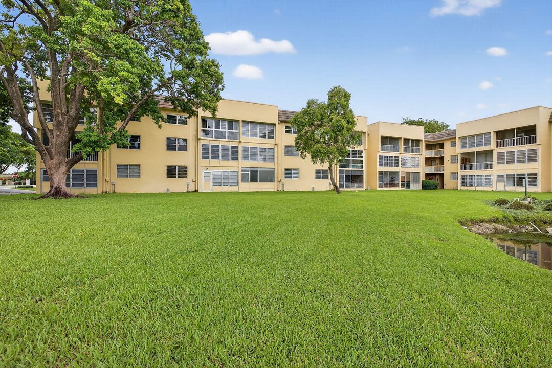 Active With Contract: $99,000 (2 beds, 2 baths, 880 Square Feet)