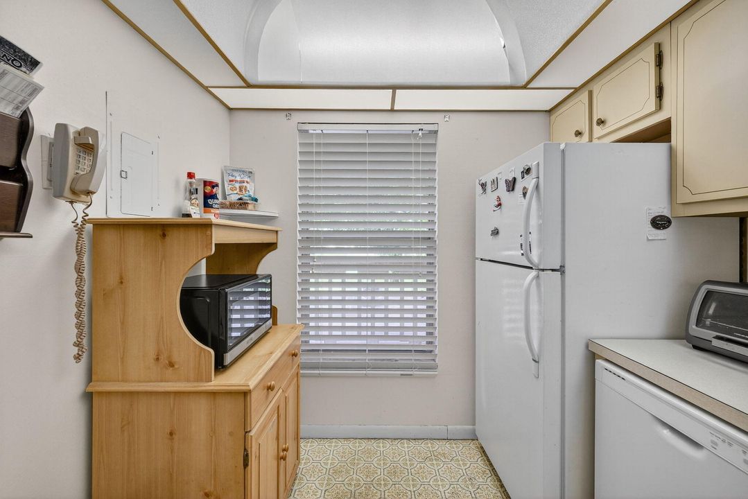 Active With Contract: $99,000 (2 beds, 2 baths, 880 Square Feet)