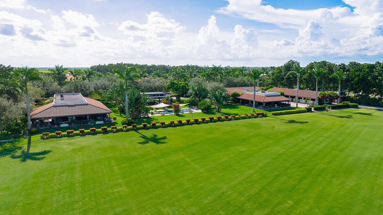 出租: $15,000 (5 贝兹, 6 浴室, 4660 平方英尺)