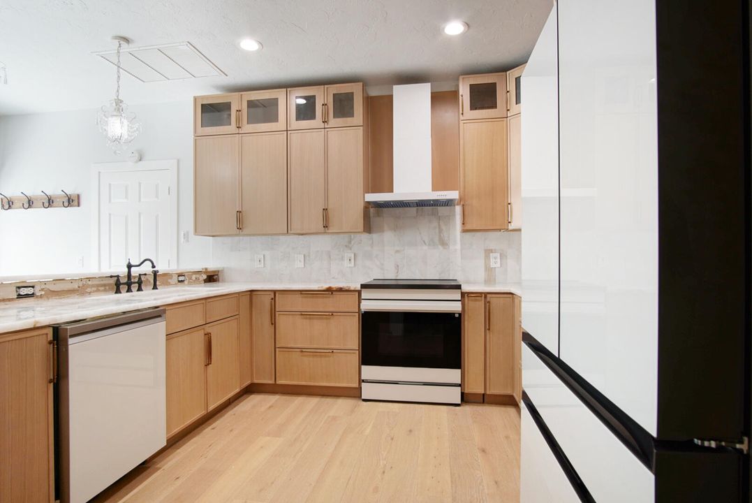 For Sale: $344,999 (3 beds, 2 baths, 1678 Square Feet)