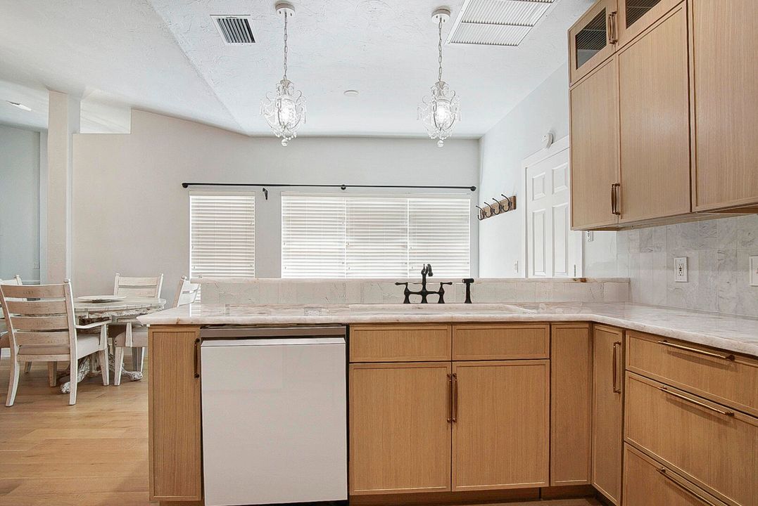 For Sale: $344,999 (3 beds, 2 baths, 1678 Square Feet)