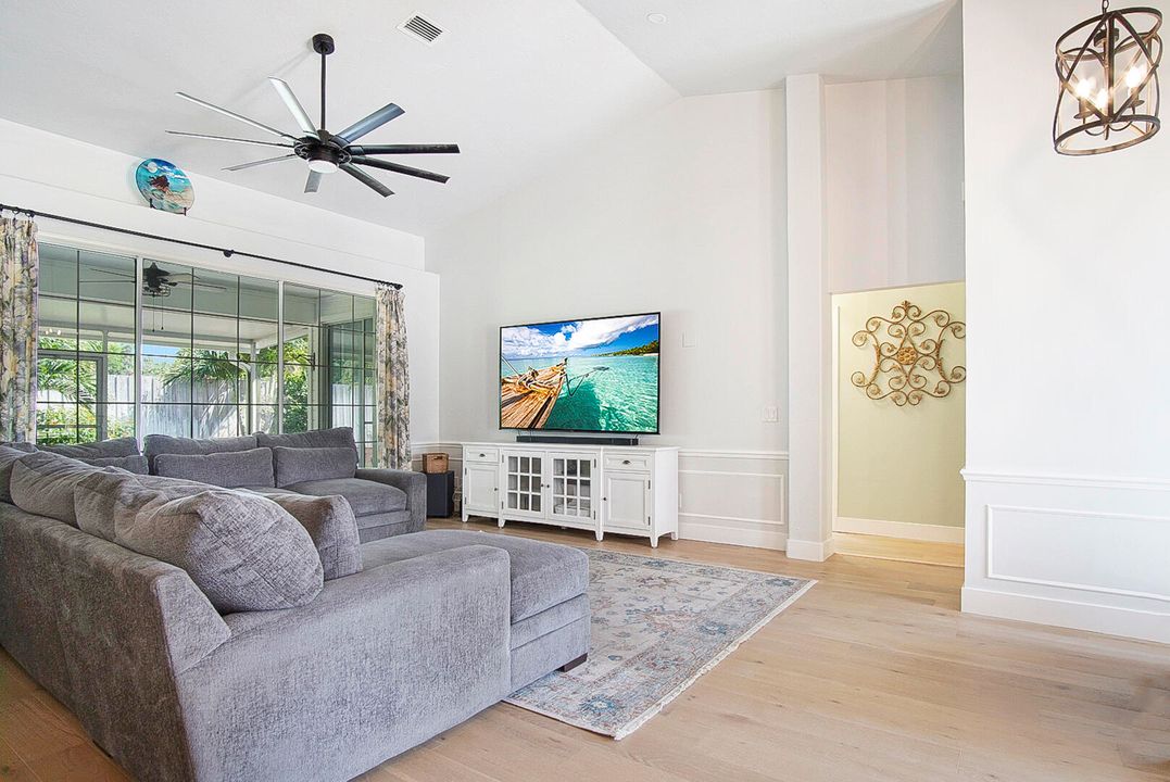 For Sale: $344,999 (3 beds, 2 baths, 1678 Square Feet)