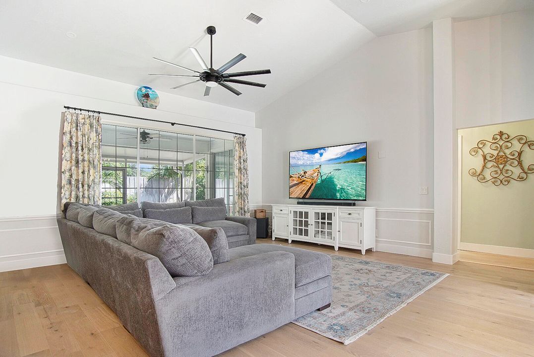 For Sale: $344,999 (3 beds, 2 baths, 1678 Square Feet)