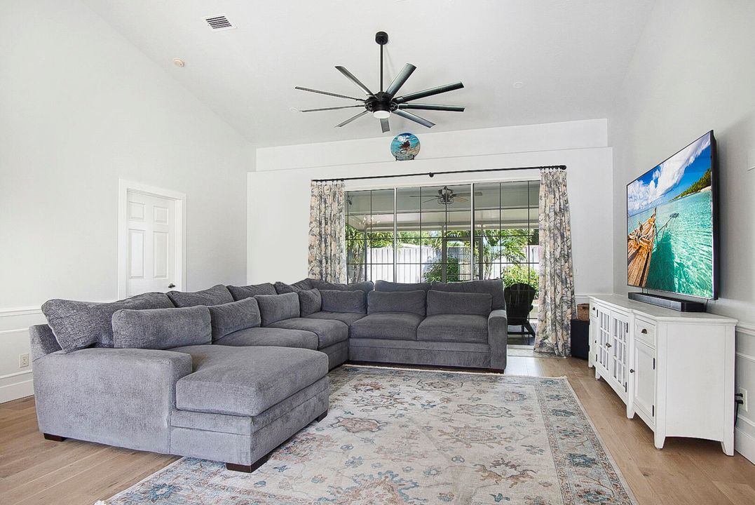 For Sale: $344,999 (3 beds, 2 baths, 1678 Square Feet)