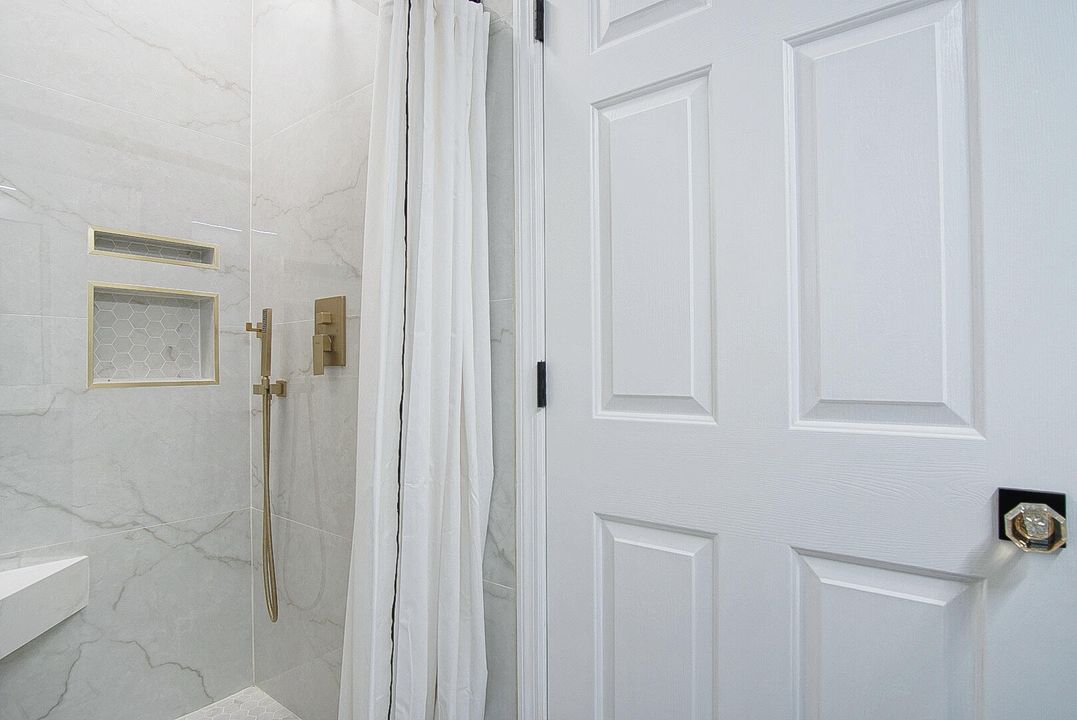 For Sale: $344,999 (3 beds, 2 baths, 1678 Square Feet)