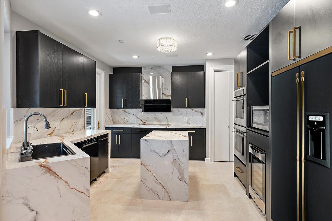 For Sale: $2,999,000 (4 beds, 5 baths, 5308 Square Feet)