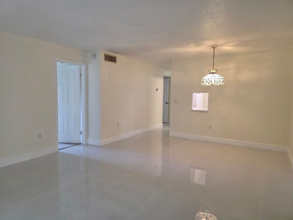 待售: $374,900 (2 贝兹, 2 浴室, 1000 平方英尺)