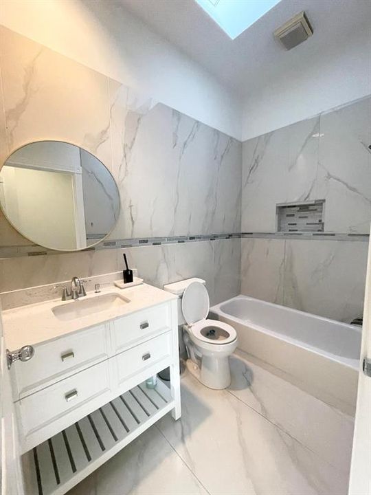 Activo con contrato: $2,900 (3 camas, 2 baños, 1849 Pies cuadrados)