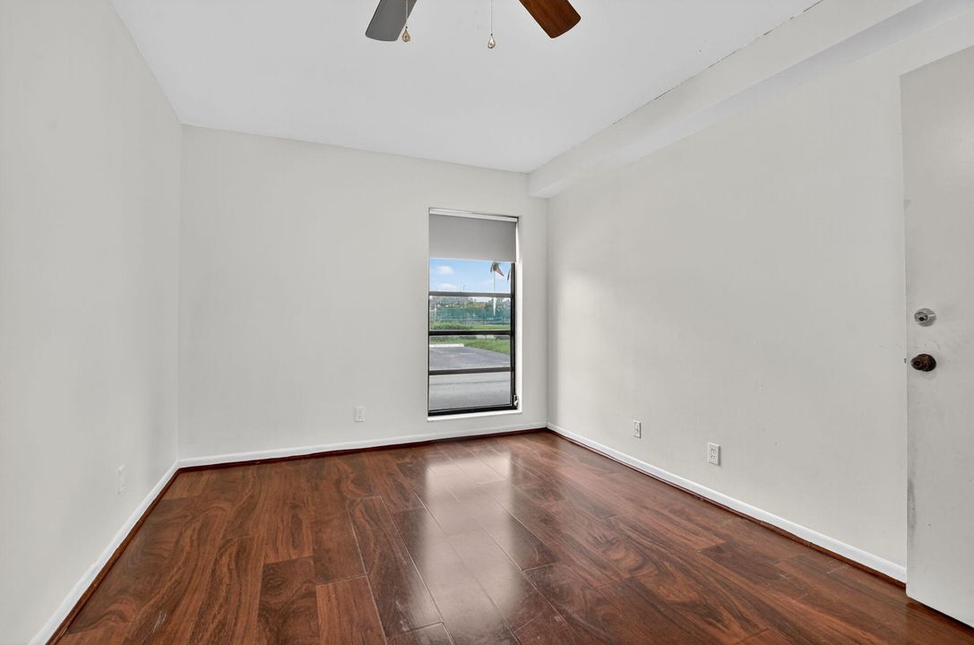 Active With Contract: $185,000 (2 beds, 2 baths, 910 Square Feet)