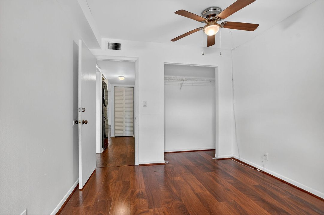 Active With Contract: $185,000 (2 beds, 2 baths, 910 Square Feet)