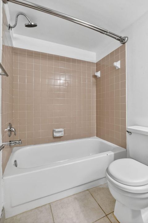 Active With Contract: $185,000 (2 beds, 2 baths, 910 Square Feet)