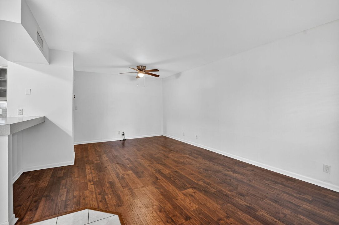 Active With Contract: $185,000 (2 beds, 2 baths, 910 Square Feet)