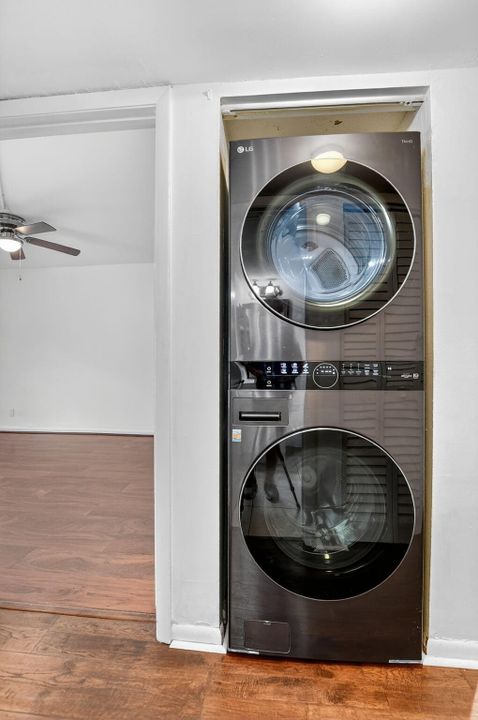 Active With Contract: $185,000 (2 beds, 2 baths, 910 Square Feet)