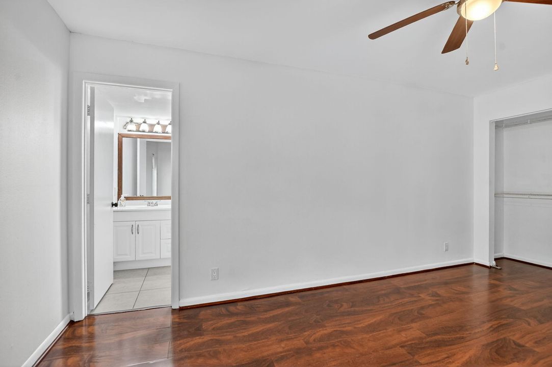 Active With Contract: $185,000 (2 beds, 2 baths, 910 Square Feet)