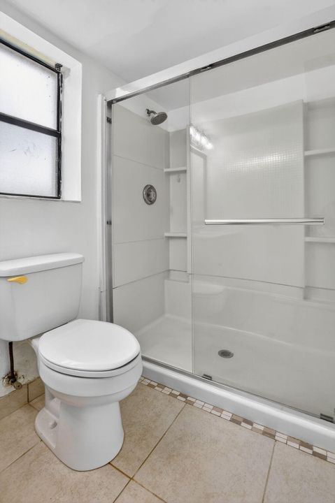 Active With Contract: $185,000 (2 beds, 2 baths, 910 Square Feet)