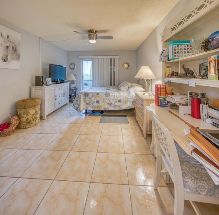 Active With Contract: $59,000 (1 beds, 1 baths, 894 Square Feet)