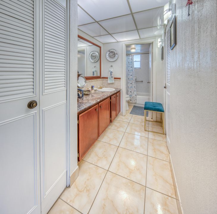 Active With Contract: $59,000 (1 beds, 1 baths, 894 Square Feet)