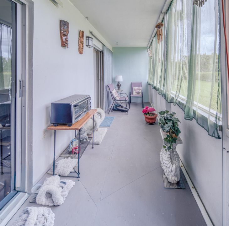 Active With Contract: $59,000 (1 beds, 1 baths, 894 Square Feet)