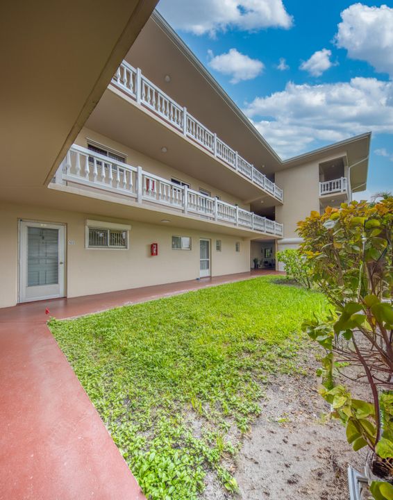 Active With Contract: $59,000 (1 beds, 1 baths, 894 Square Feet)