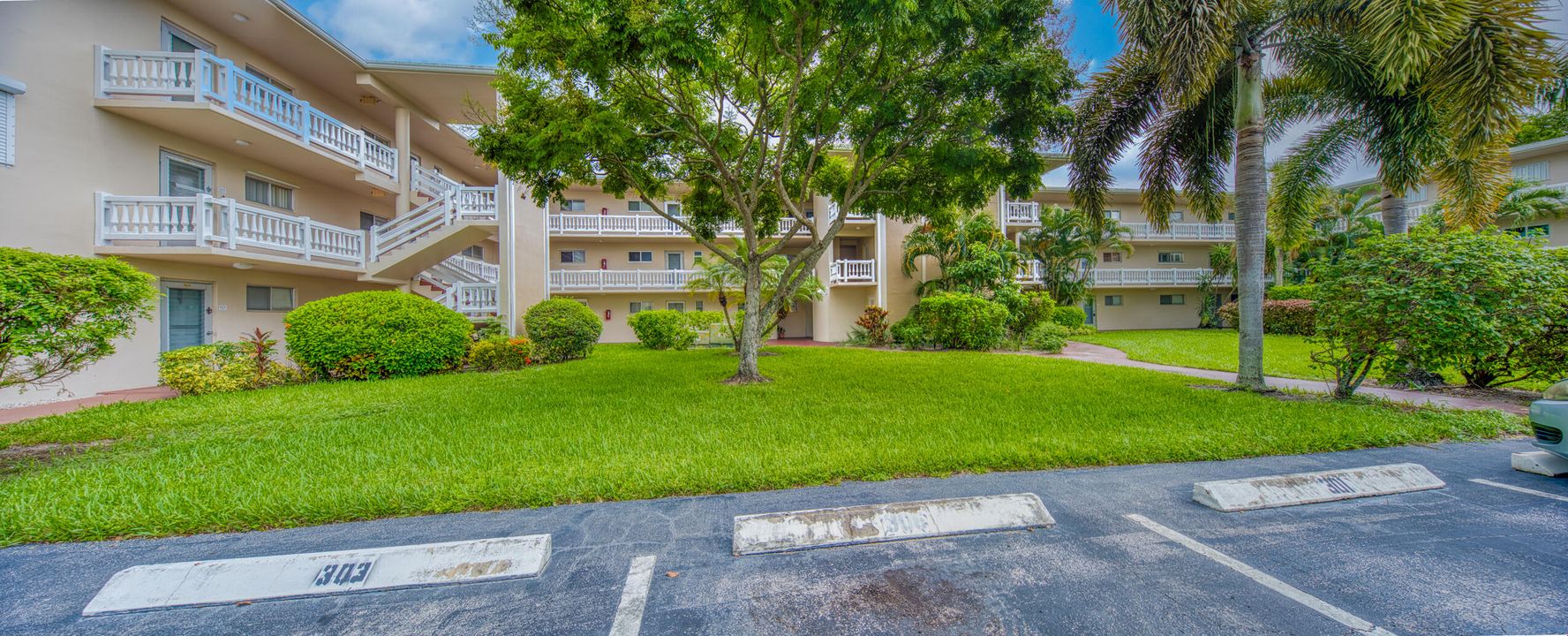 Active With Contract: $59,000 (1 beds, 1 baths, 894 Square Feet)