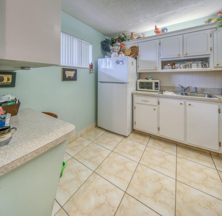 Active With Contract: $59,000 (1 beds, 1 baths, 894 Square Feet)
