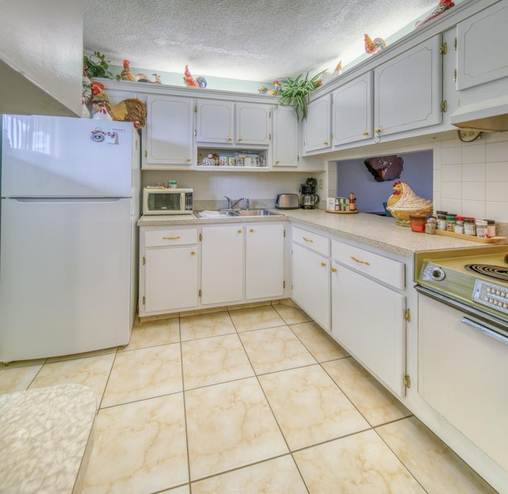 Active With Contract: $59,000 (1 beds, 1 baths, 894 Square Feet)