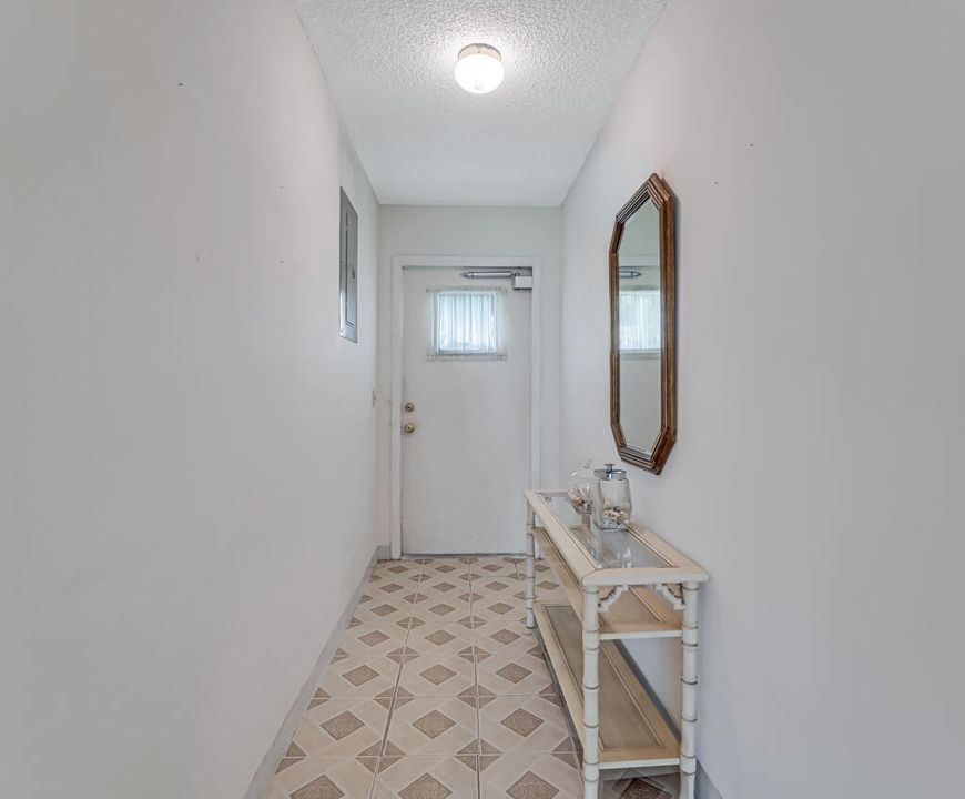 Под контрактом: $155,000 (2 спален, 2 ванн, 904 Квадратных фут)