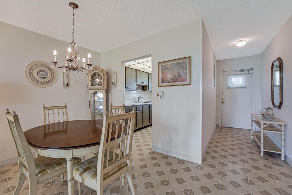 Под контрактом: $155,000 (2 спален, 2 ванн, 904 Квадратных фут)