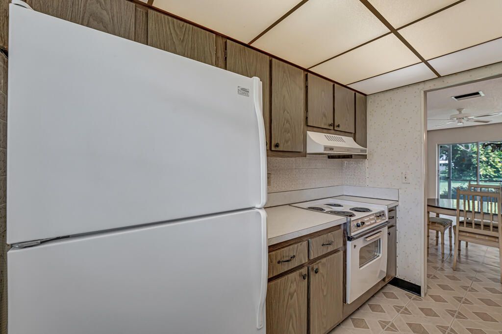 Под контрактом: $155,000 (2 спален, 2 ванн, 904 Квадратных фут)