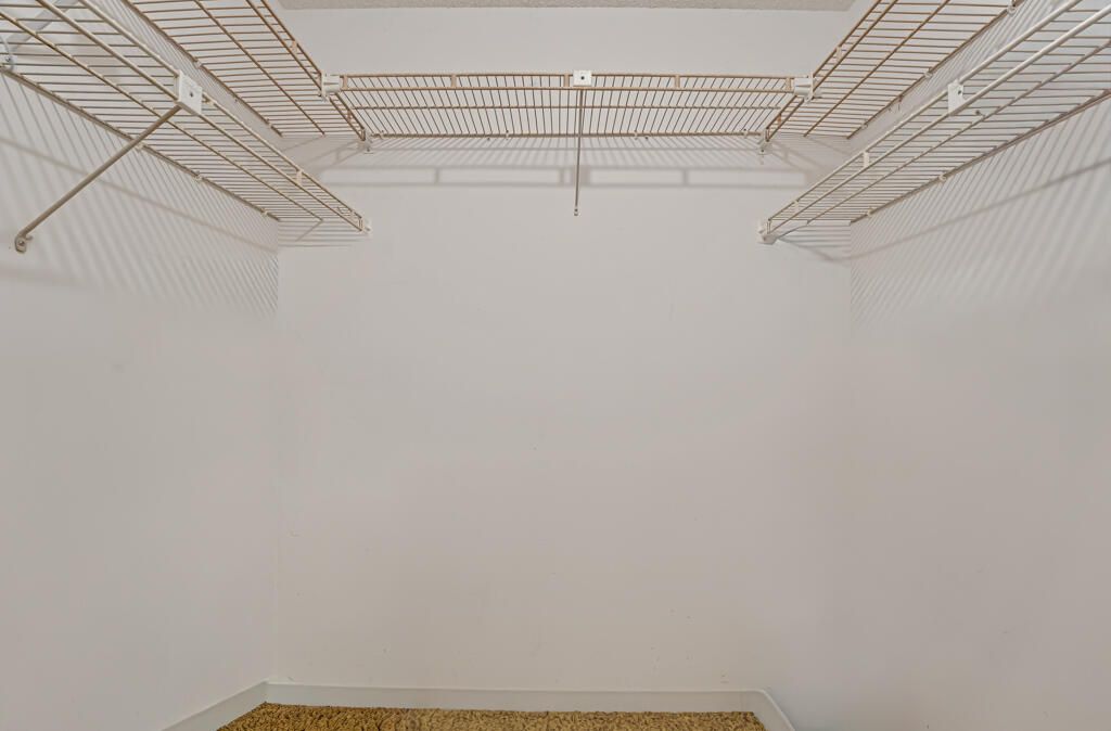 Под контрактом: $155,000 (2 спален, 2 ванн, 904 Квадратных фут)