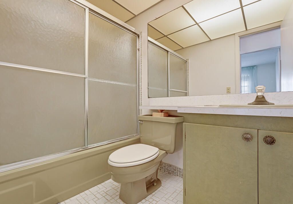 Под контрактом: $155,000 (2 спален, 2 ванн, 904 Квадратных фут)