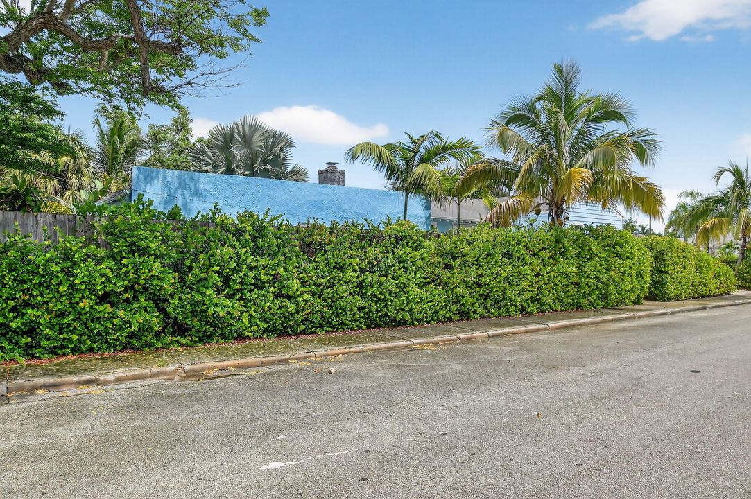 Под контрактом: $449,000 (3 спален, 1 ванн, 1111 Квадратных фут)