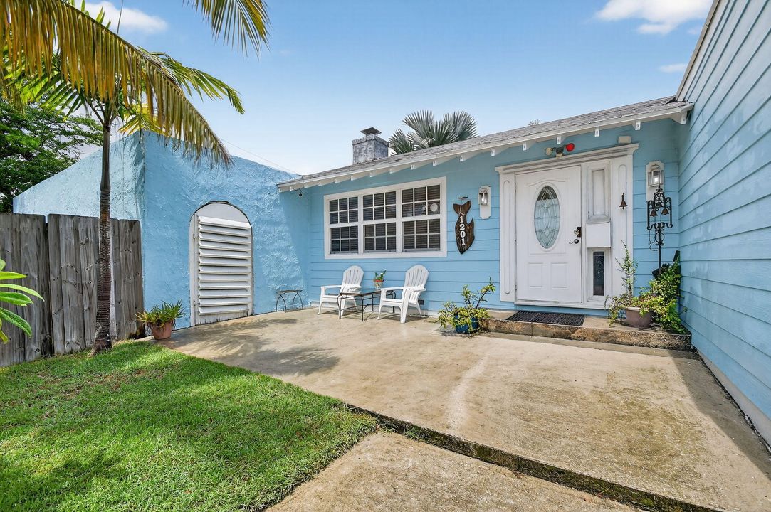 Под контрактом: $449,000 (3 спален, 1 ванн, 1111 Квадратных фут)