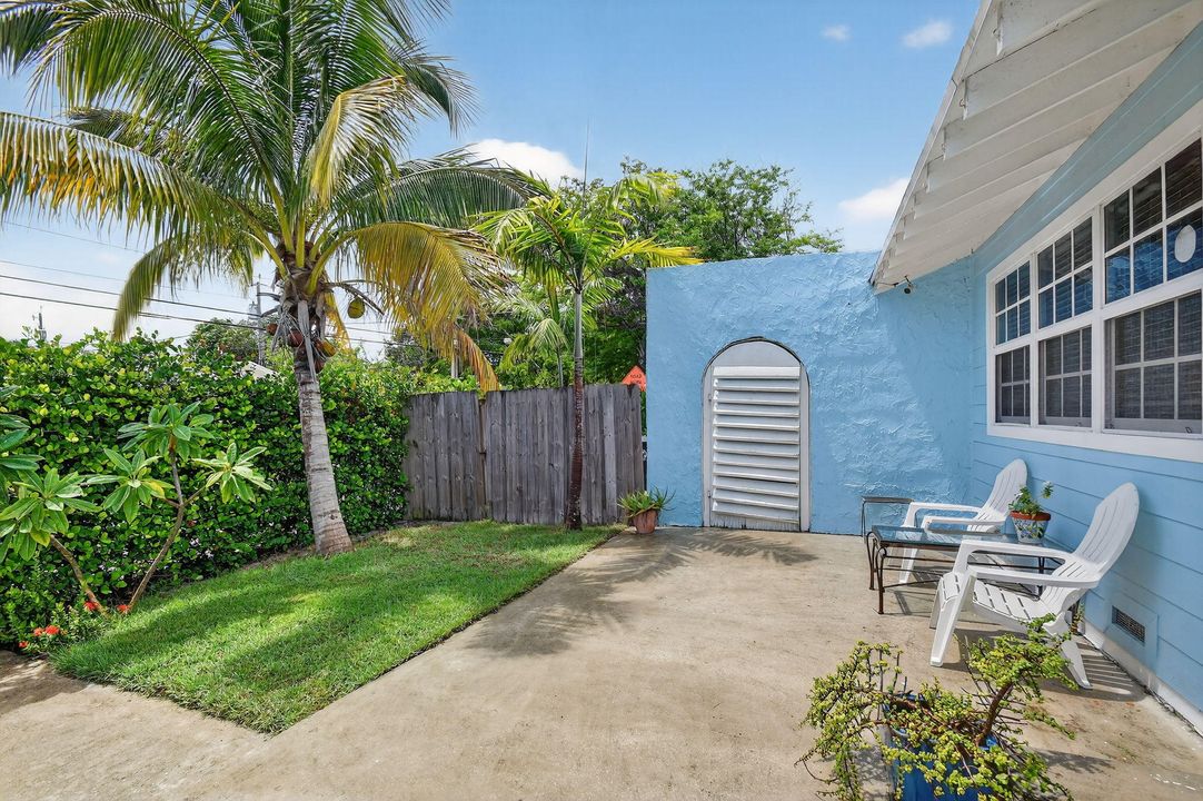 Под контрактом: $449,000 (3 спален, 1 ванн, 1111 Квадратных фут)