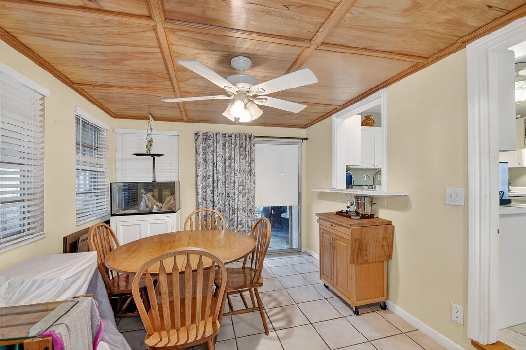 Под контрактом: $449,000 (3 спален, 1 ванн, 1111 Квадратных фут)