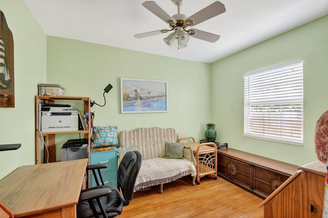 Под контрактом: $449,000 (3 спален, 1 ванн, 1111 Квадратных фут)